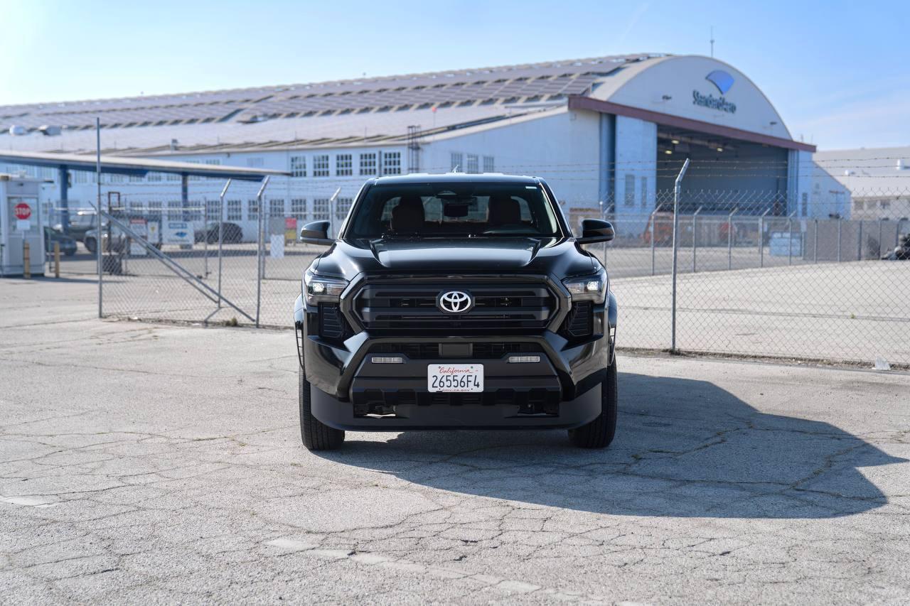 Toyota Tacoma SR5 2025
