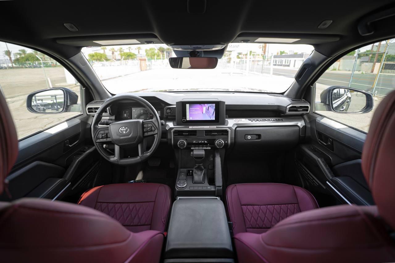 Toyota Tacoma SR5 2025