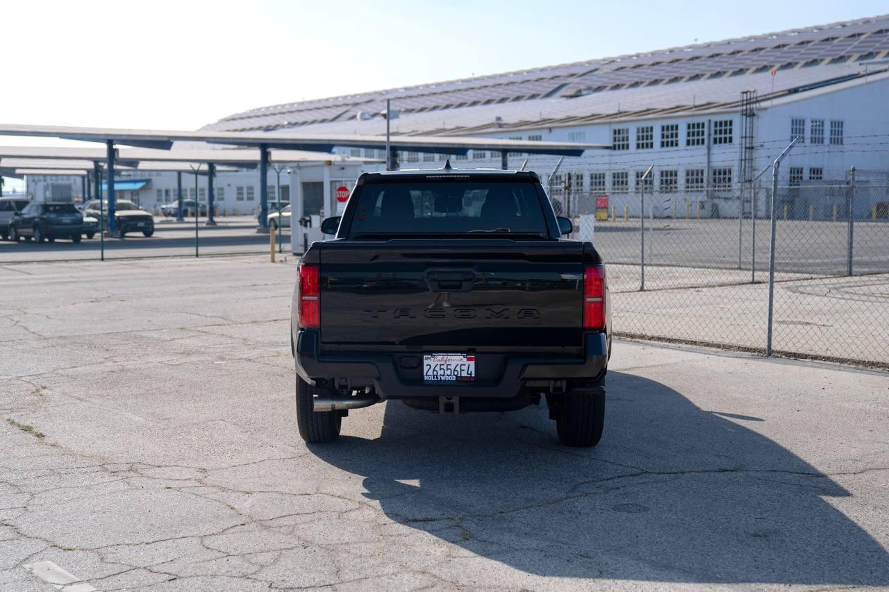 Toyota Tacoma SR5 2025