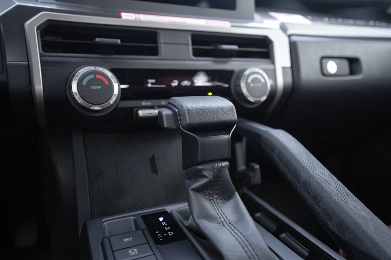 Toyota Tacoma SR5 2025