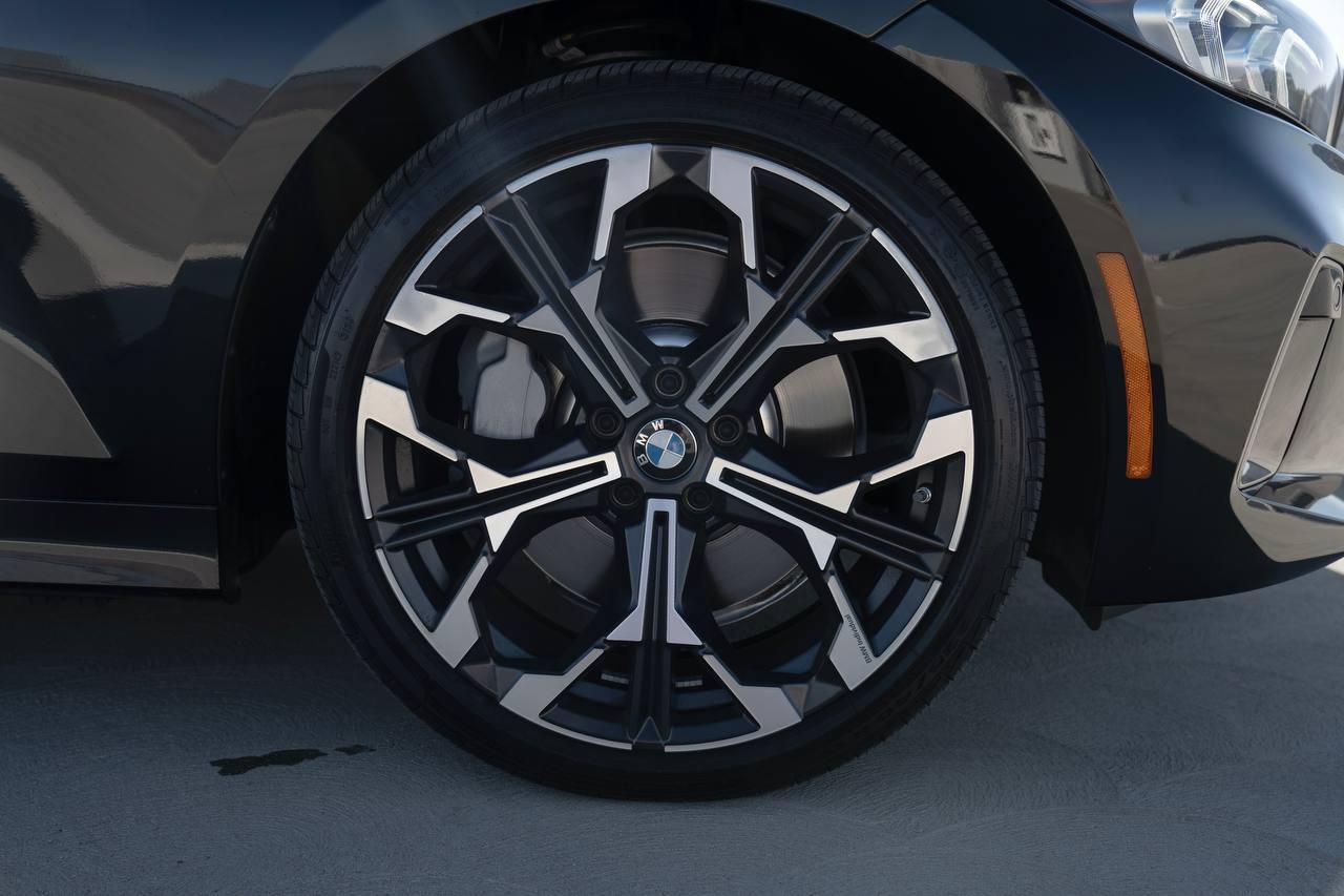 BMW 3-Series 330i 2025