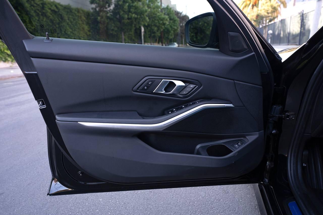 BMW 3-Series 330i 2025