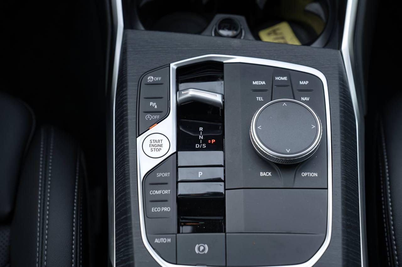 BMW 3-Series 330i 2025