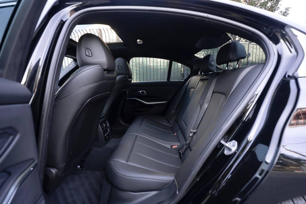BMW 3-Series 330i 2025