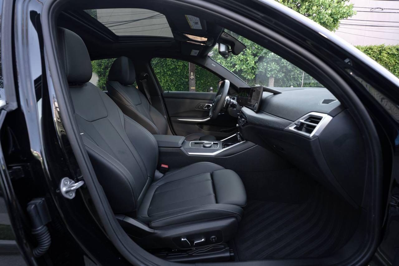 BMW 3-Series 330i 2025