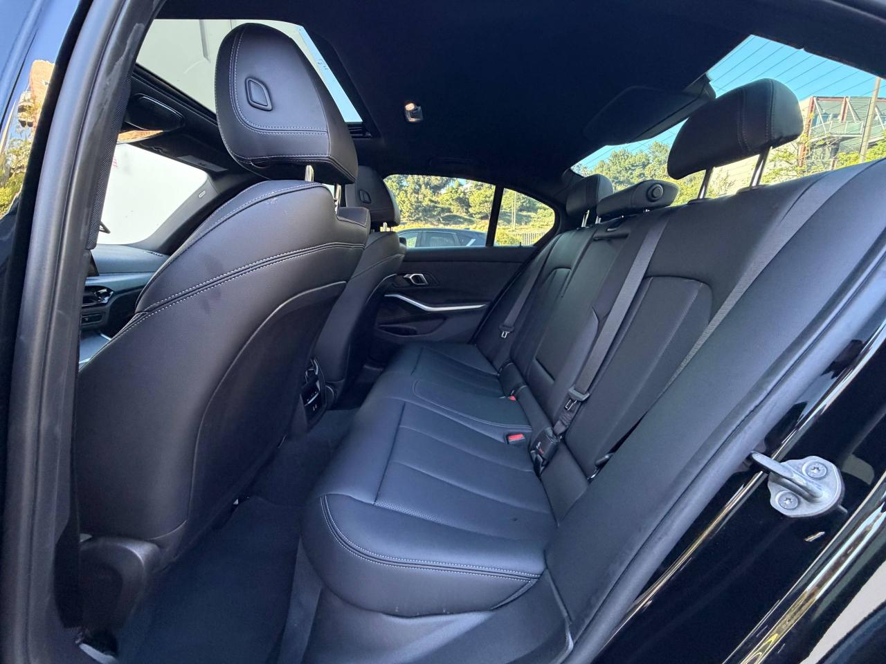 BMW 3-Series 330i 2025
