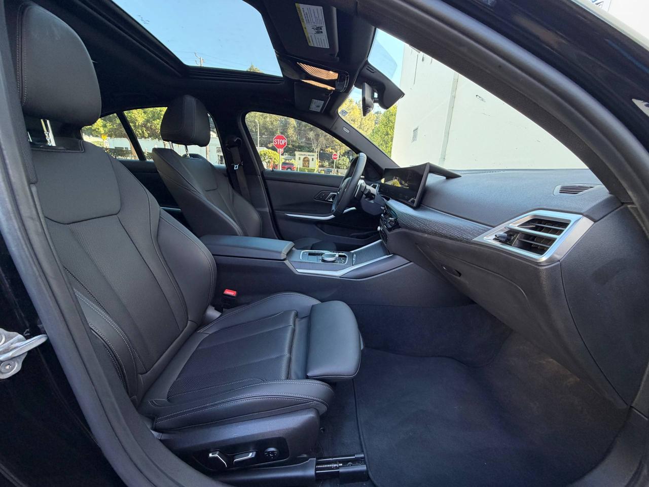 BMW 3-Series 330i 2025