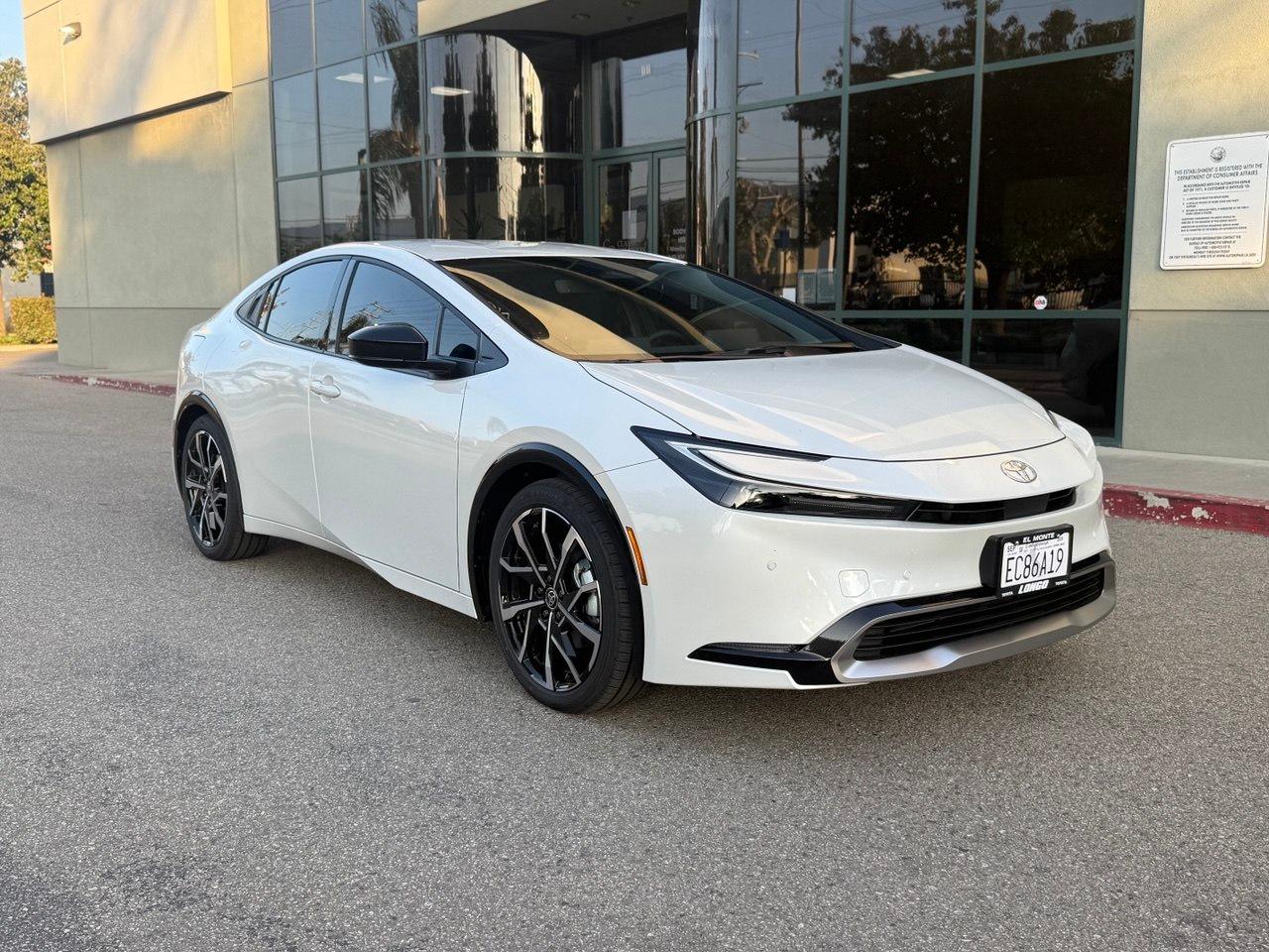 Toyota Prius Plug-In Hybrid SE 2025