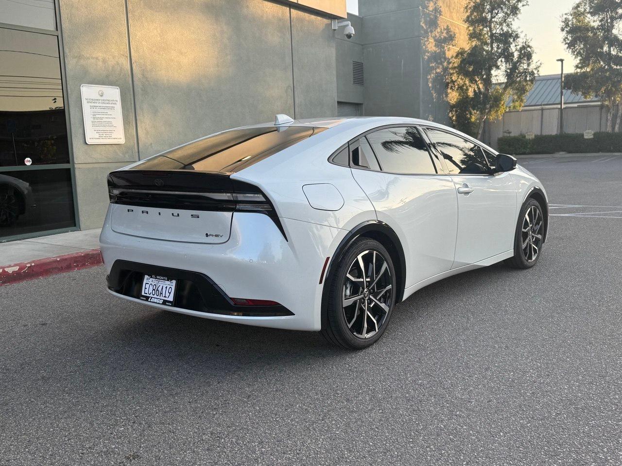 Toyota Prius Plug-In Hybrid SE 2025