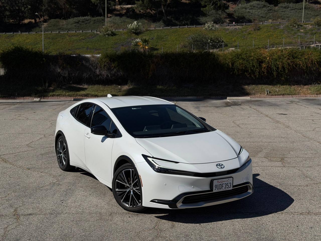Toyota Prius Plug-In Hybrid SE 2025