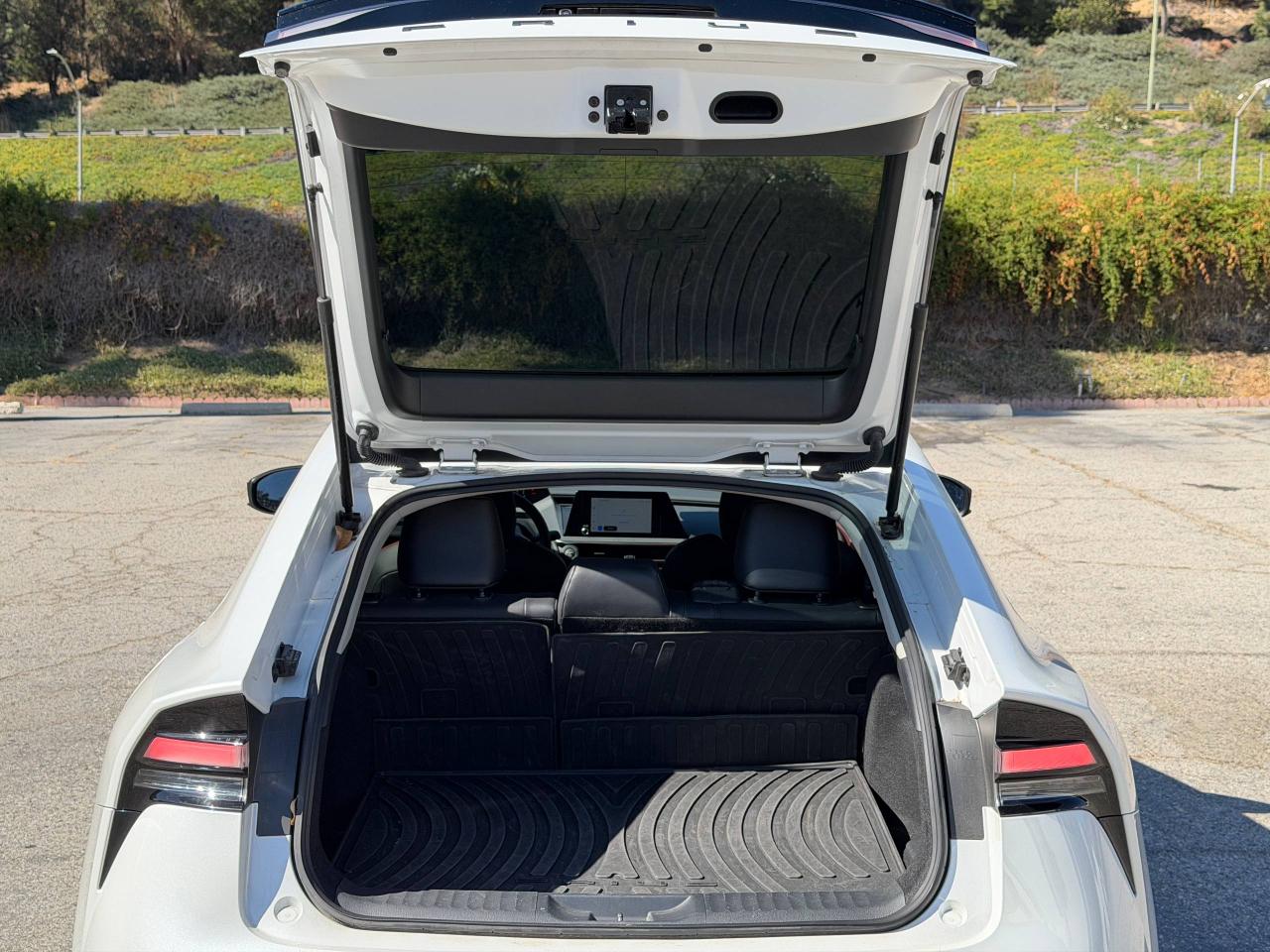 Toyota Prius Plug-In Hybrid SE 2025