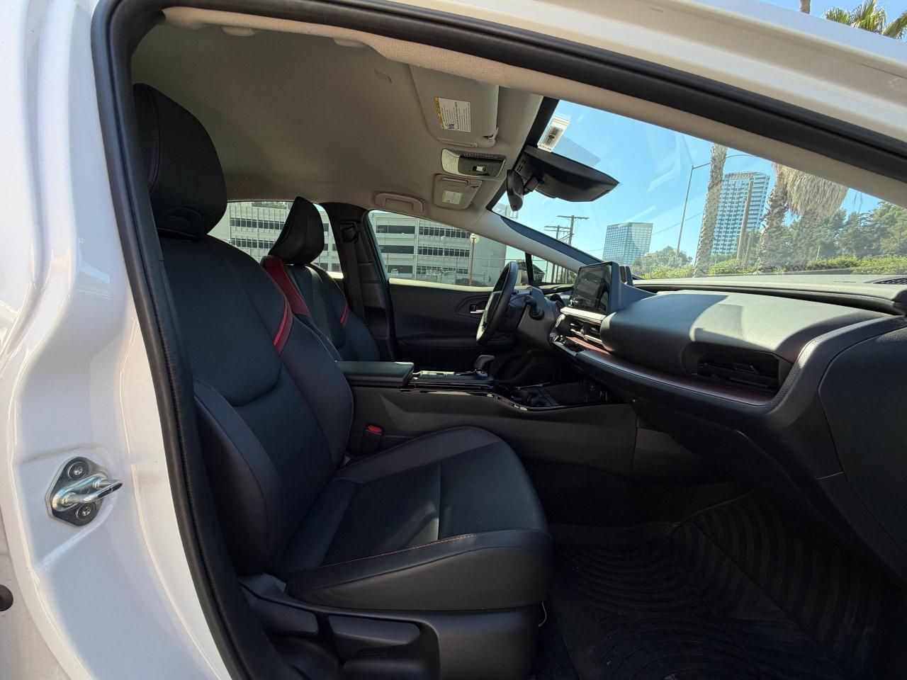 Toyota Prius Plug-In Hybrid SE 2025