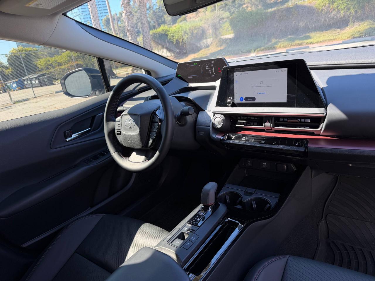 Toyota Prius Plug-In Hybrid SE 2025