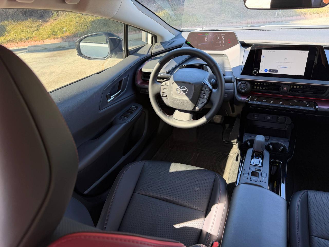 Toyota Prius Plug-In Hybrid SE 2025