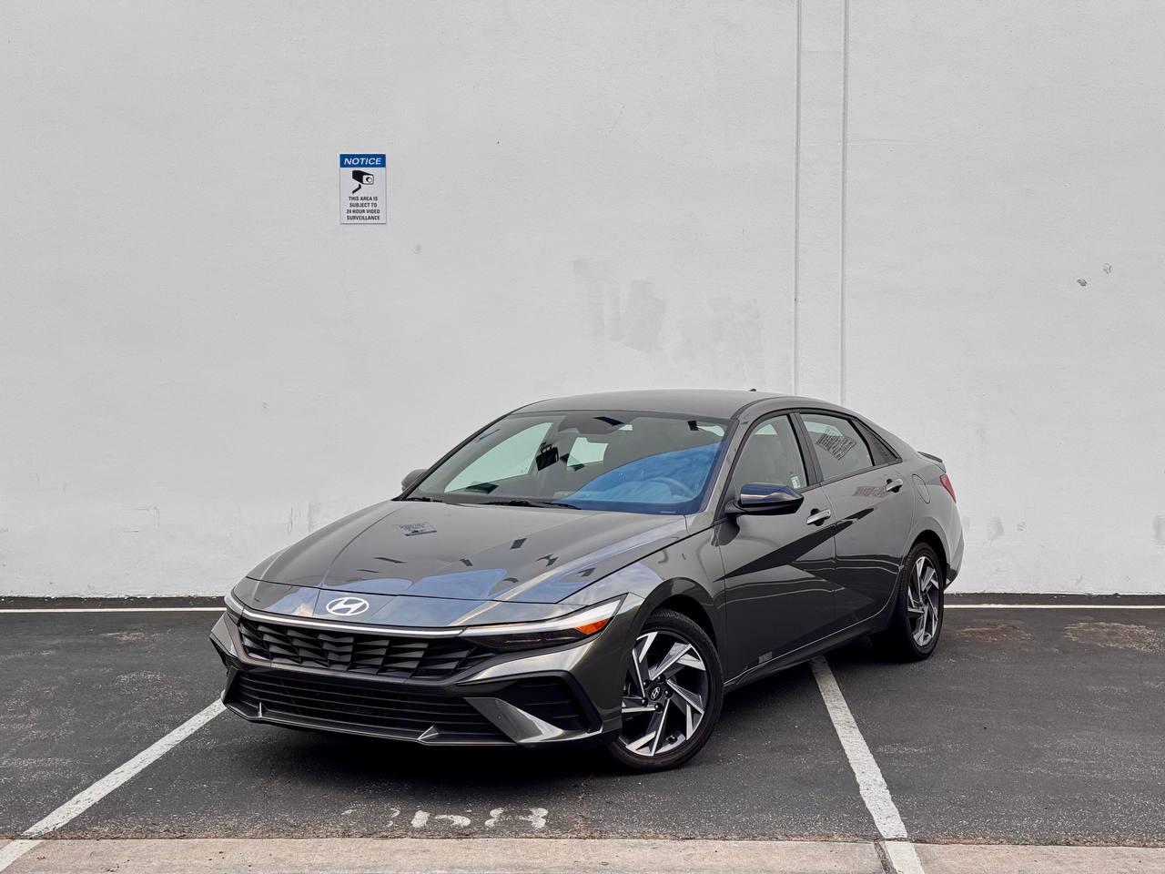 Hyundai Elantra Hybrid Blue 2025
