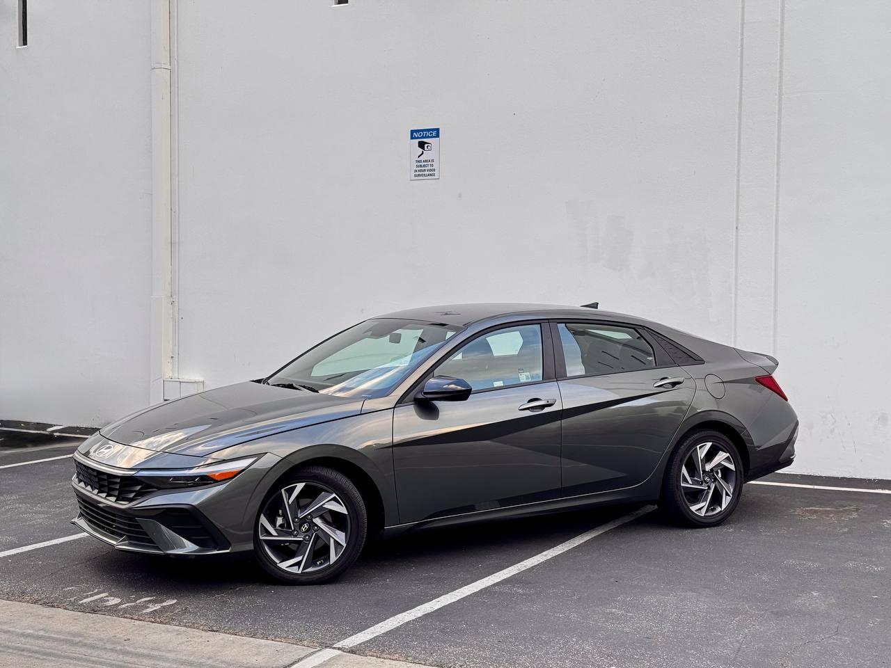 Hyundai Elantra Hybrid Blue 2025