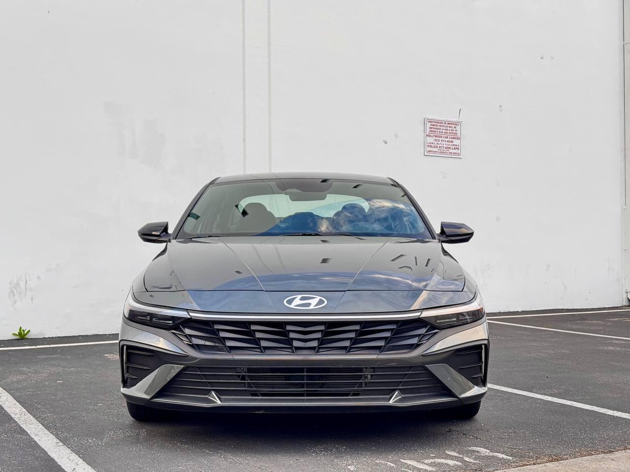 Hyundai Elantra Hybrid Blue 2025
