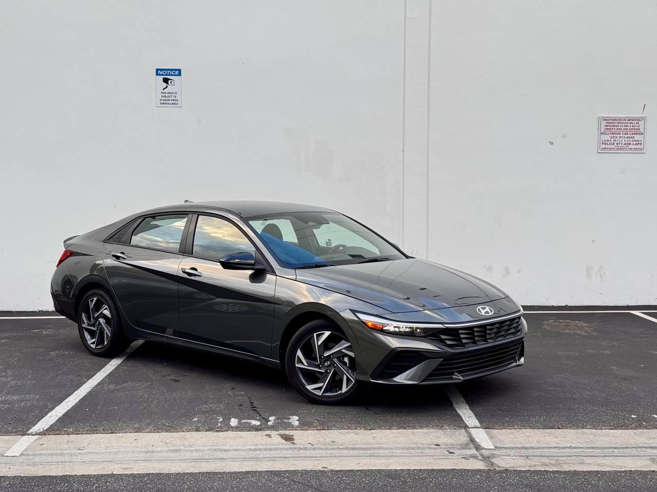 Hyundai Elantra Hybrid Blue 2025