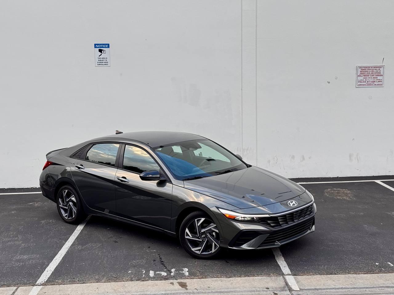 Hyundai Elantra Hybrid Blue 2025