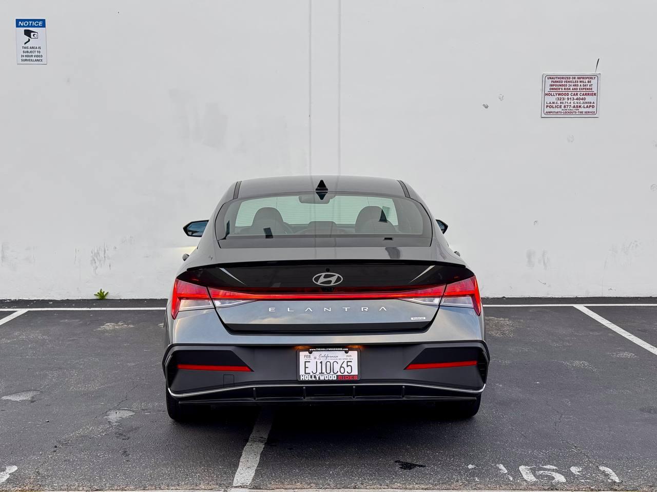 Hyundai Elantra Hybrid Blue 2025