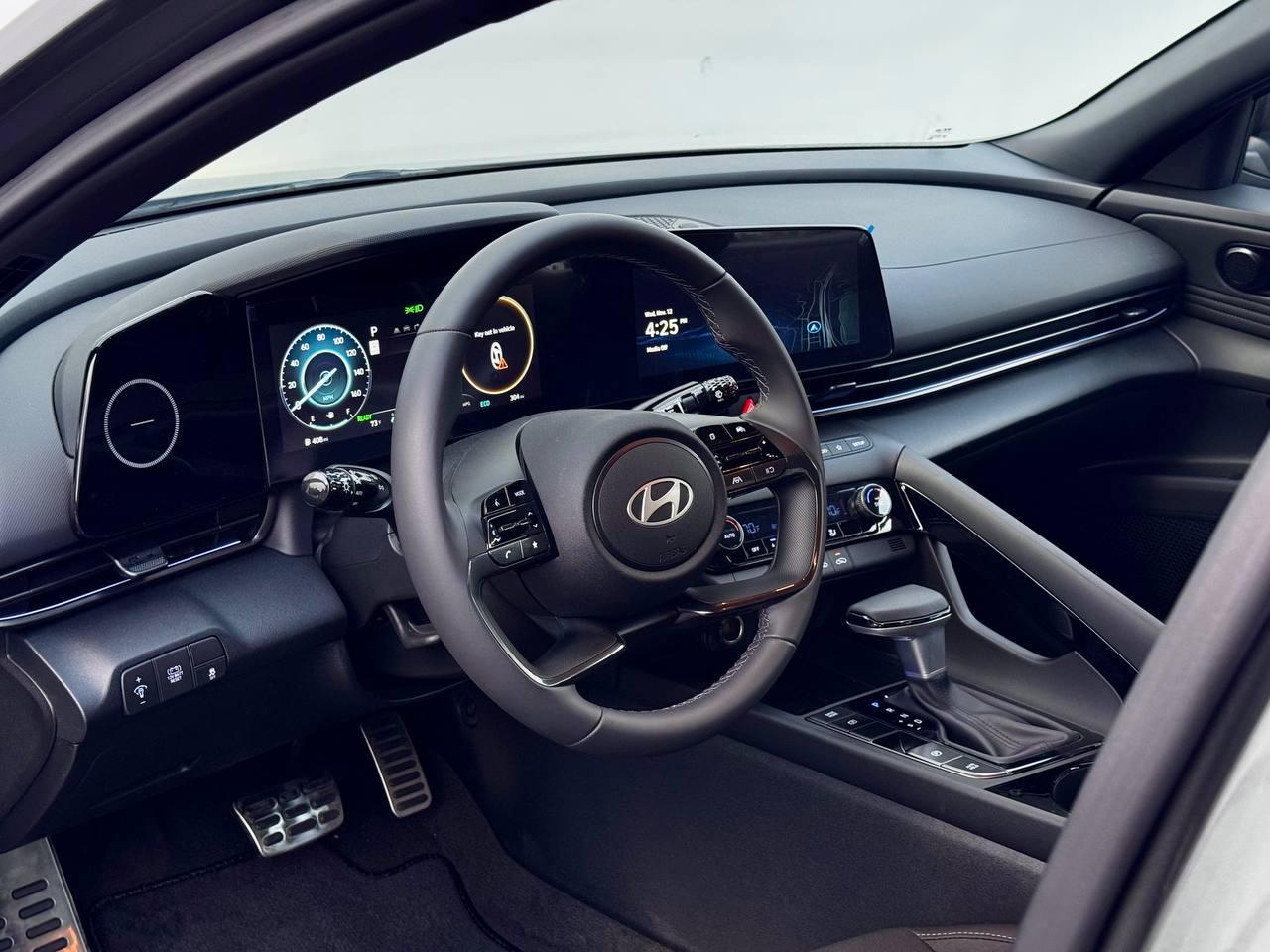 Hyundai Elantra Hybrid Blue 2025