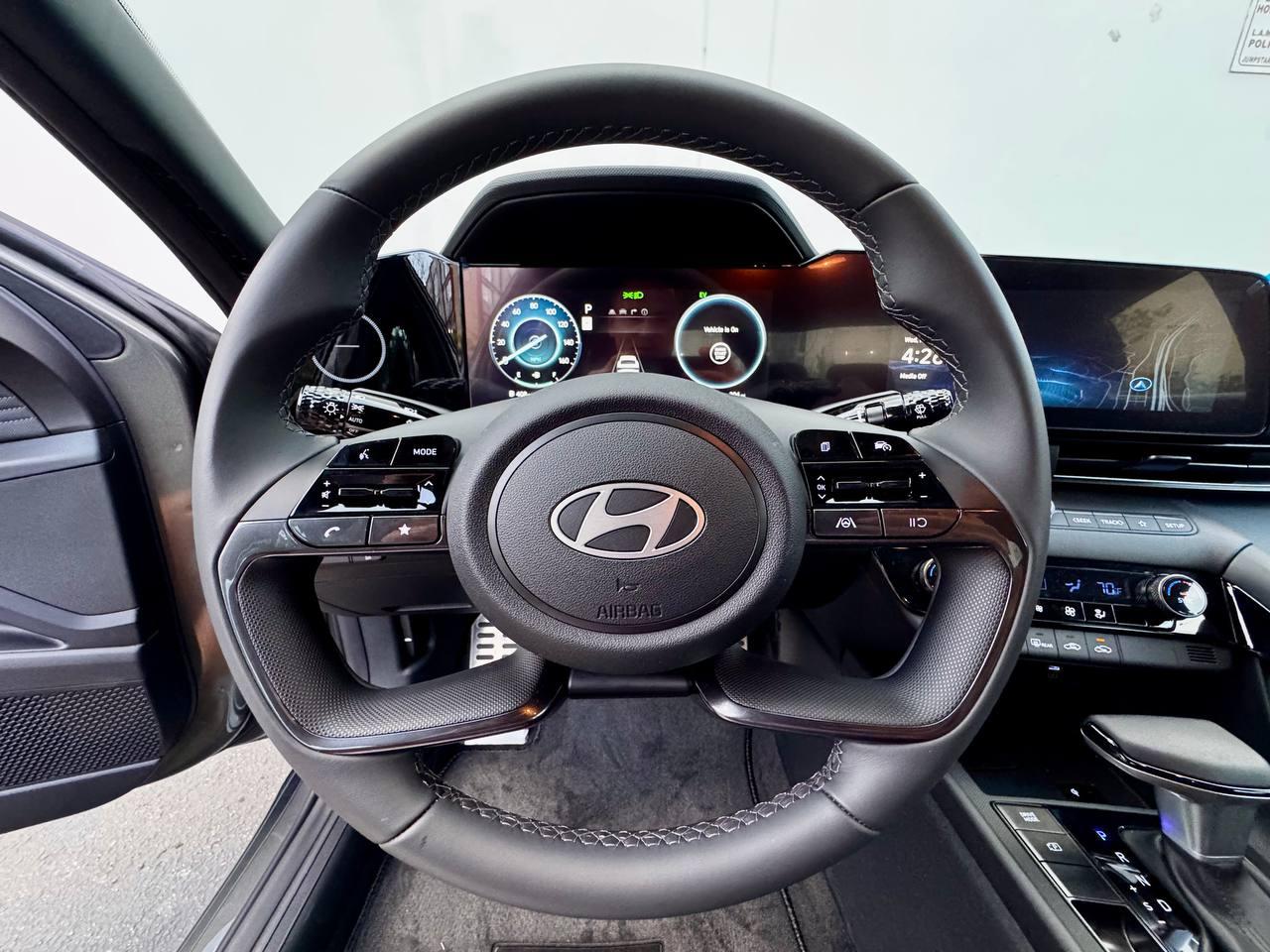 Hyundai Elantra Hybrid Blue 2025