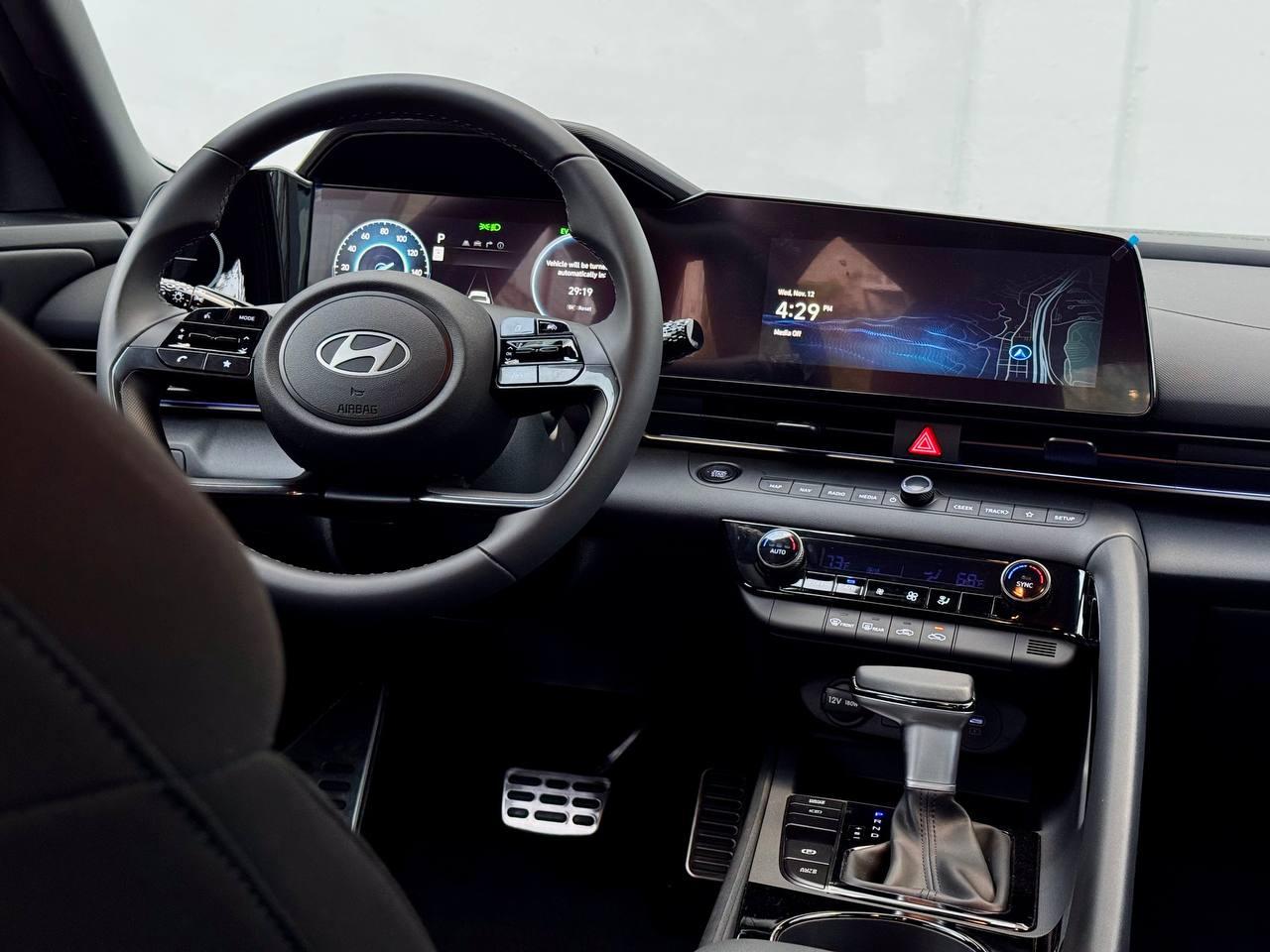 Hyundai Elantra Hybrid Blue 2025