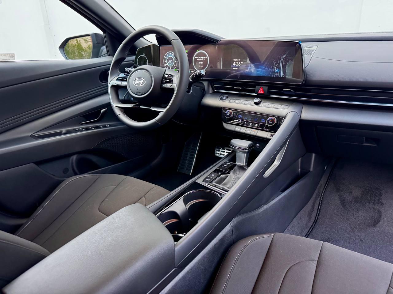 Hyundai Elantra Hybrid Blue 2025