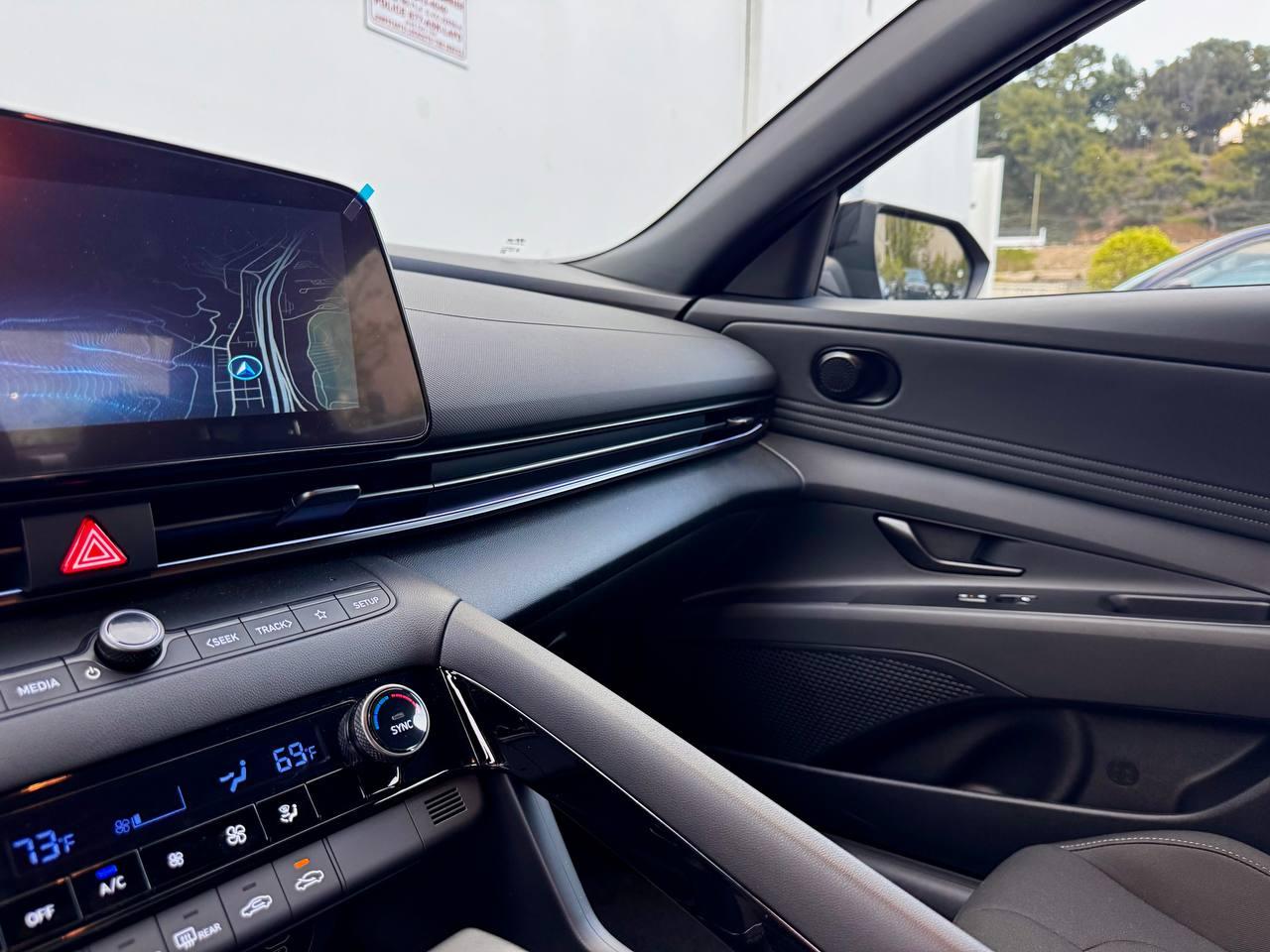 Hyundai Elantra Hybrid Blue 2025