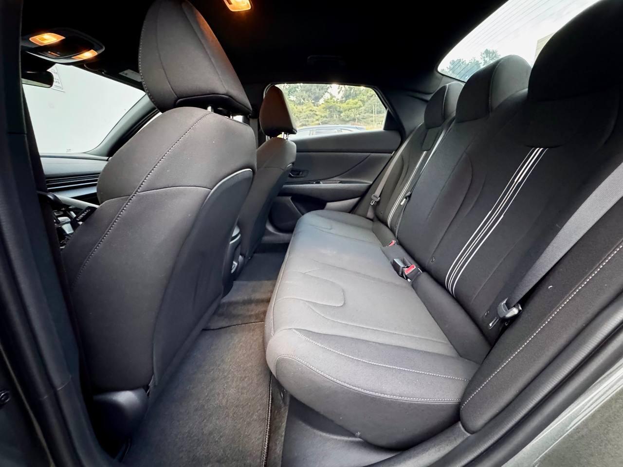 Hyundai Elantra Hybrid Blue 2025