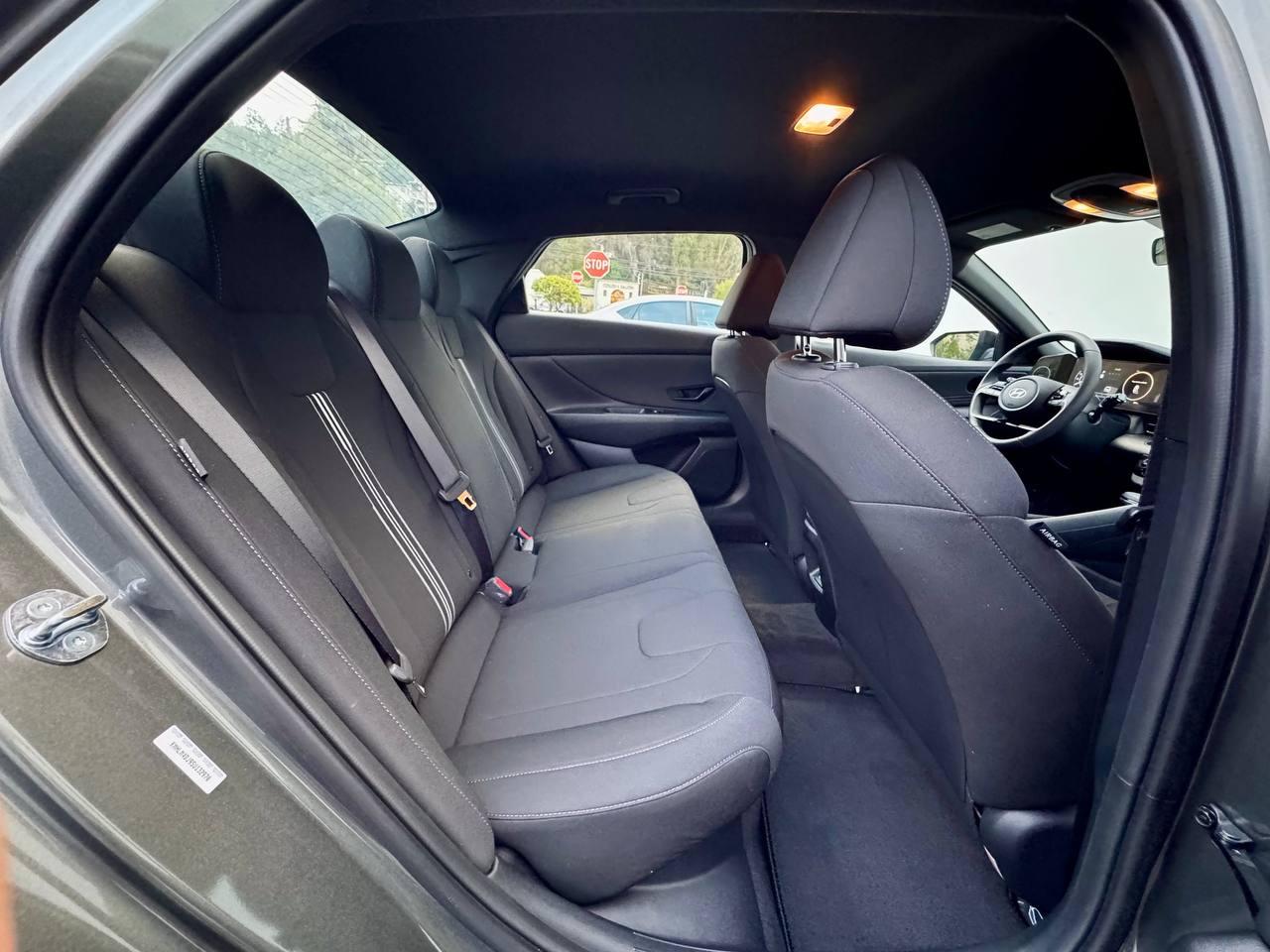 Hyundai Elantra Hybrid Blue 2025