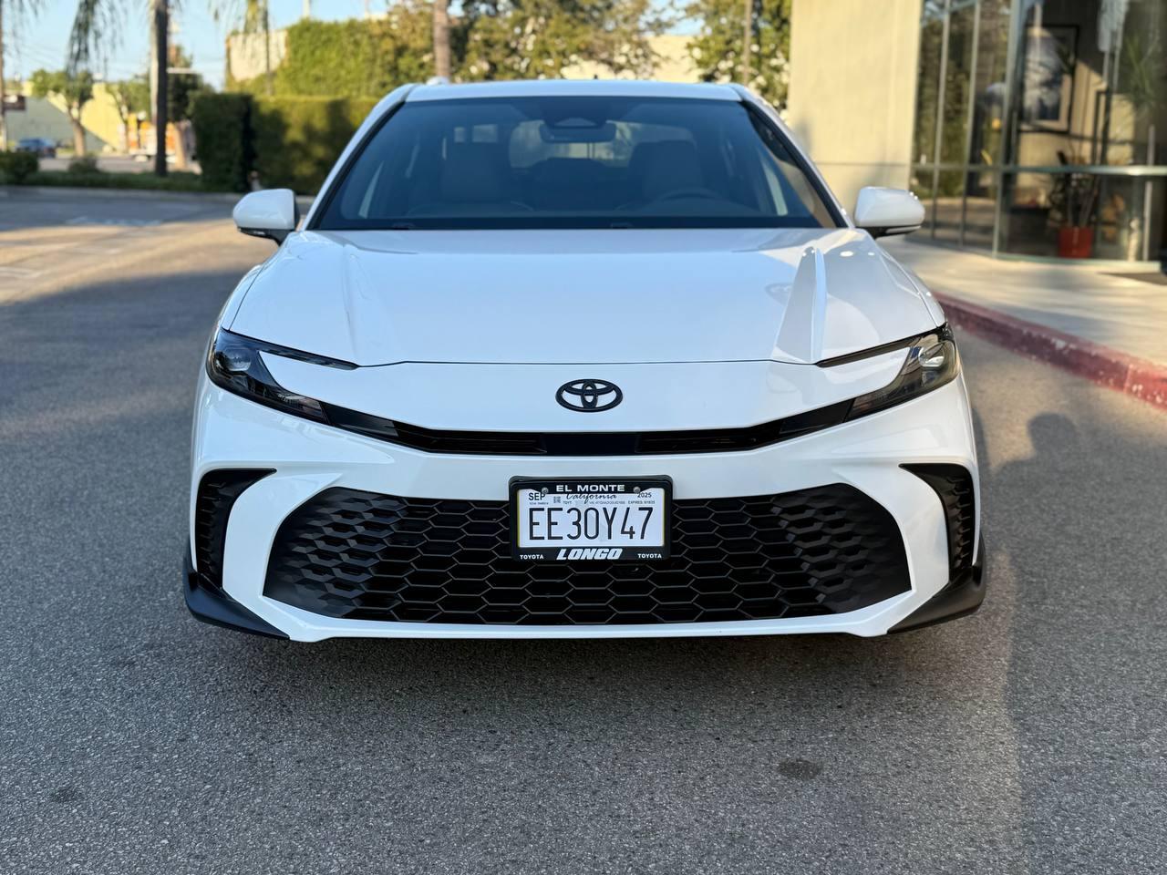 Toyota Camry Hybrid SE 2025