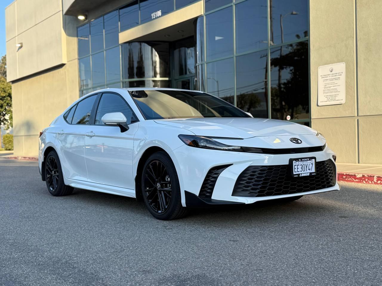 Toyota Camry Hybrid SE 2025