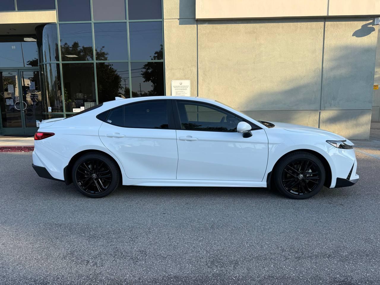 Toyota Camry Hybrid SE 2025