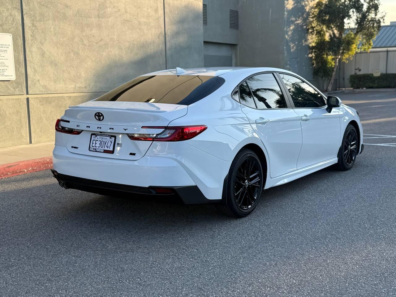Toyota Camry Hybrid SE 2025