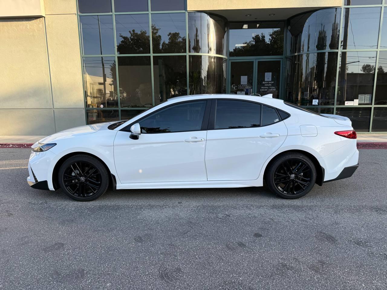 Toyota Camry Hybrid SE 2025