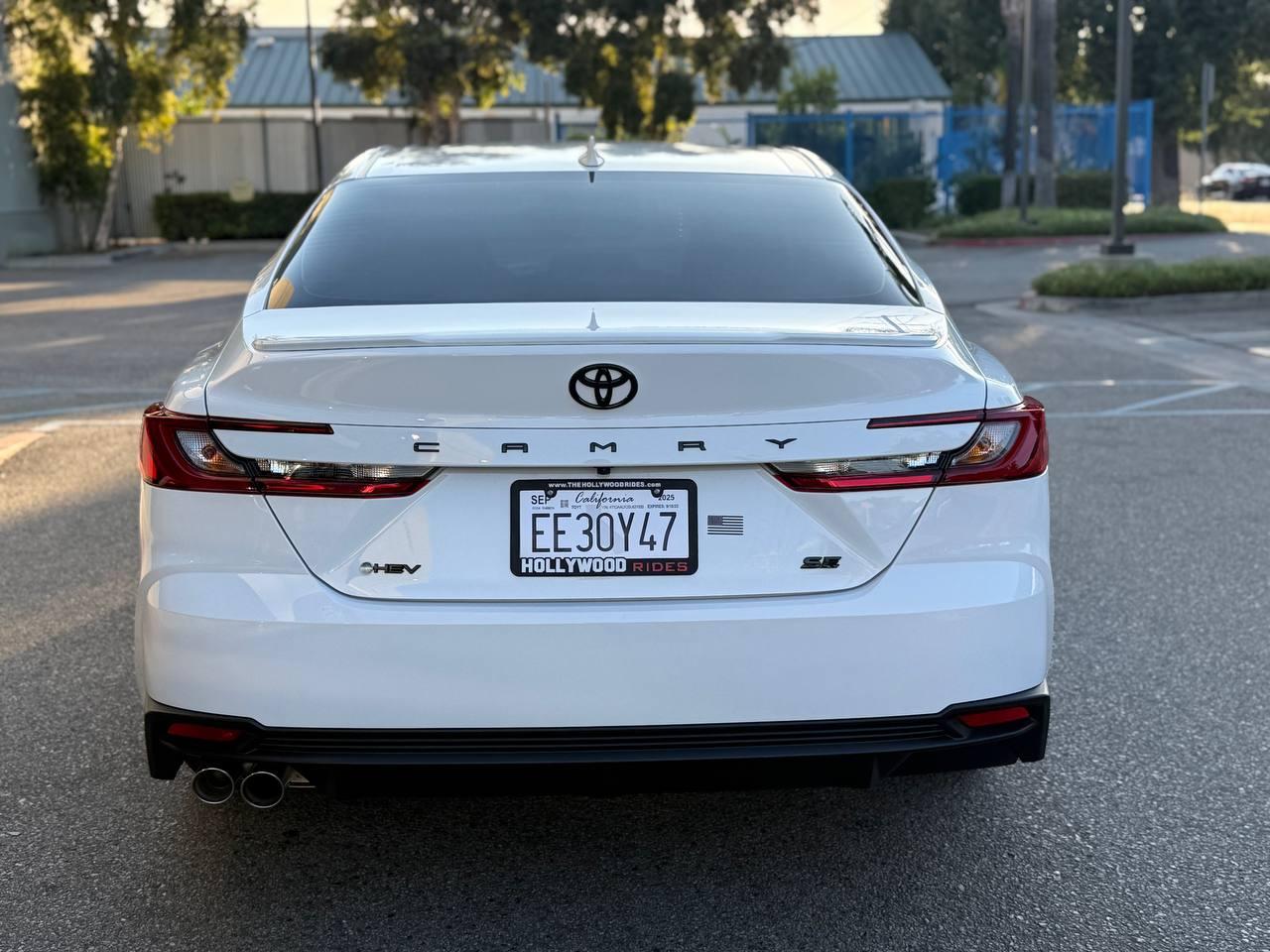Toyota Camry Hybrid SE 2025