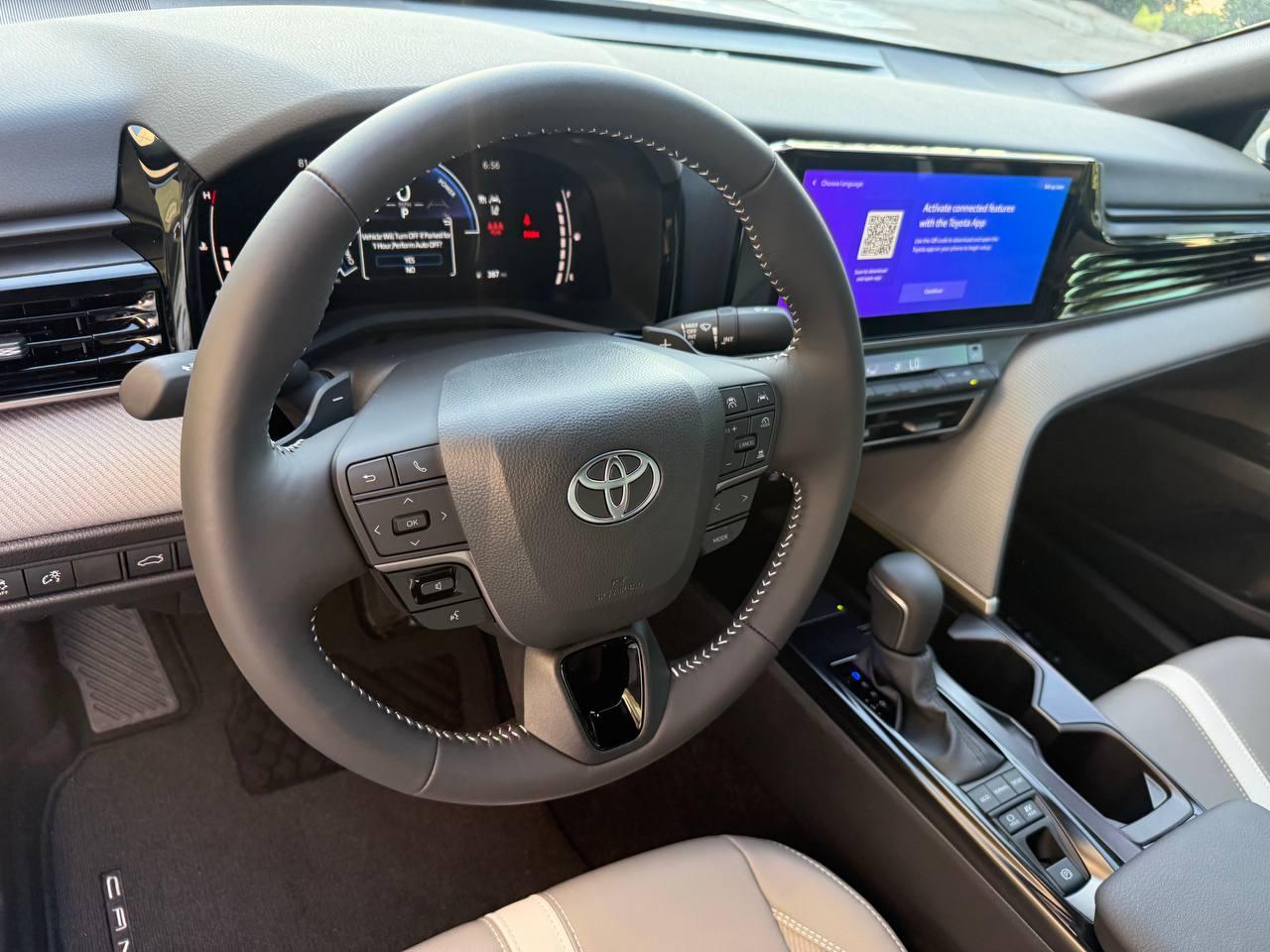 Toyota Camry Hybrid SE 2025
