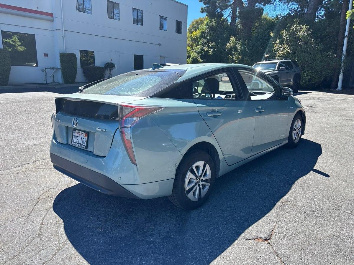 Toyota Prius Two Eco 2016