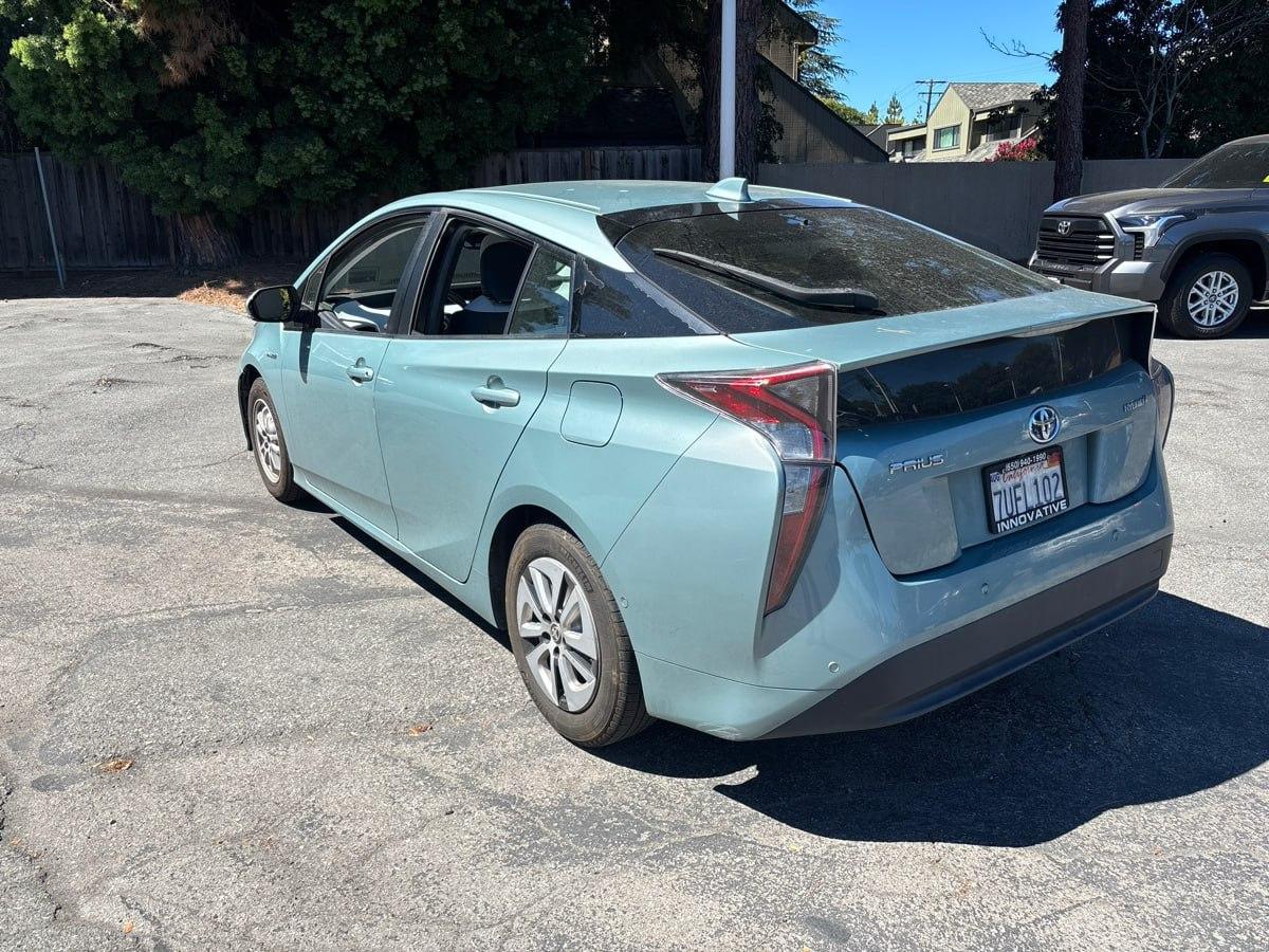 Toyota Prius Two Eco 2016