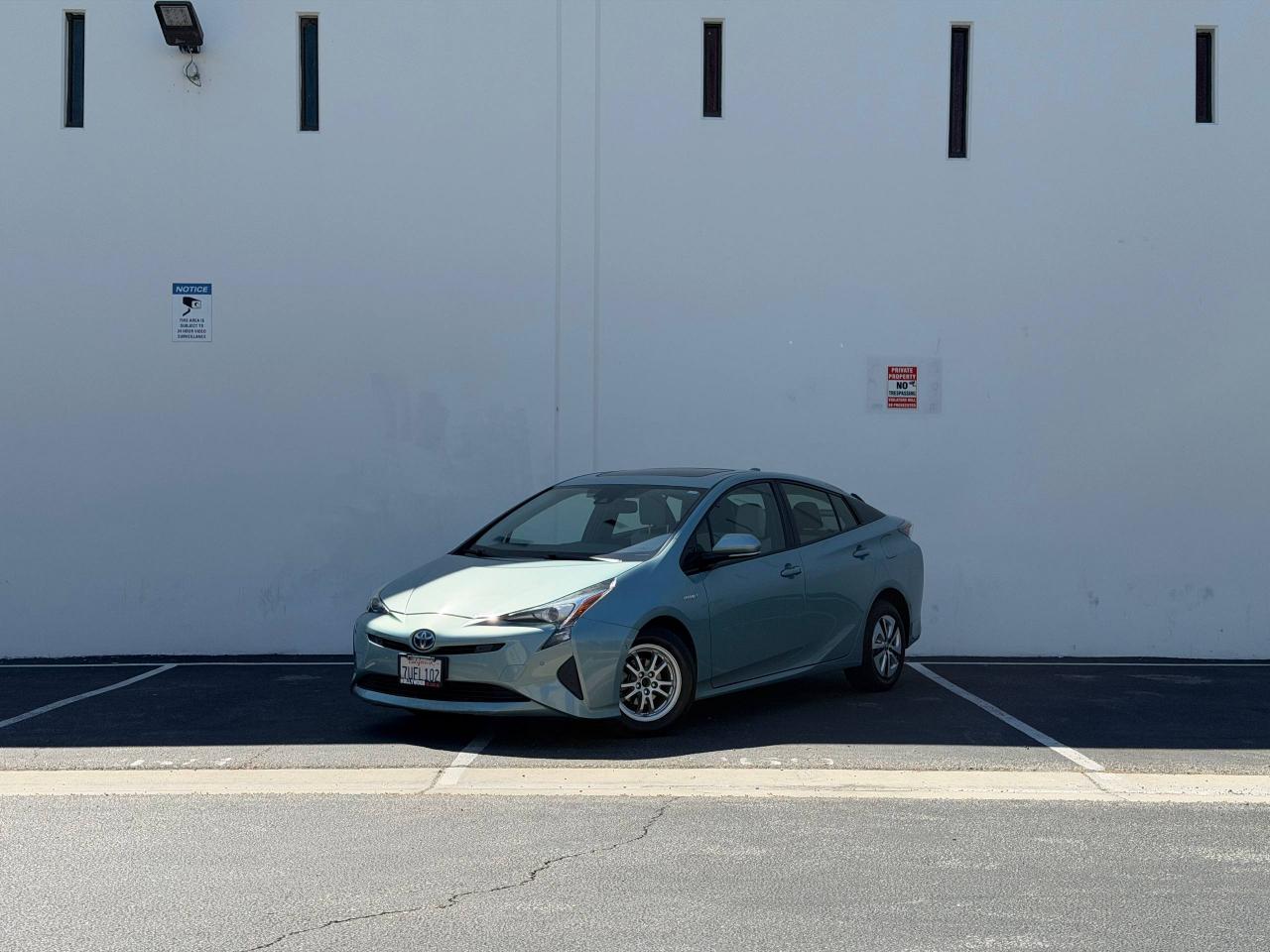 Toyota Prius Two Eco 2016