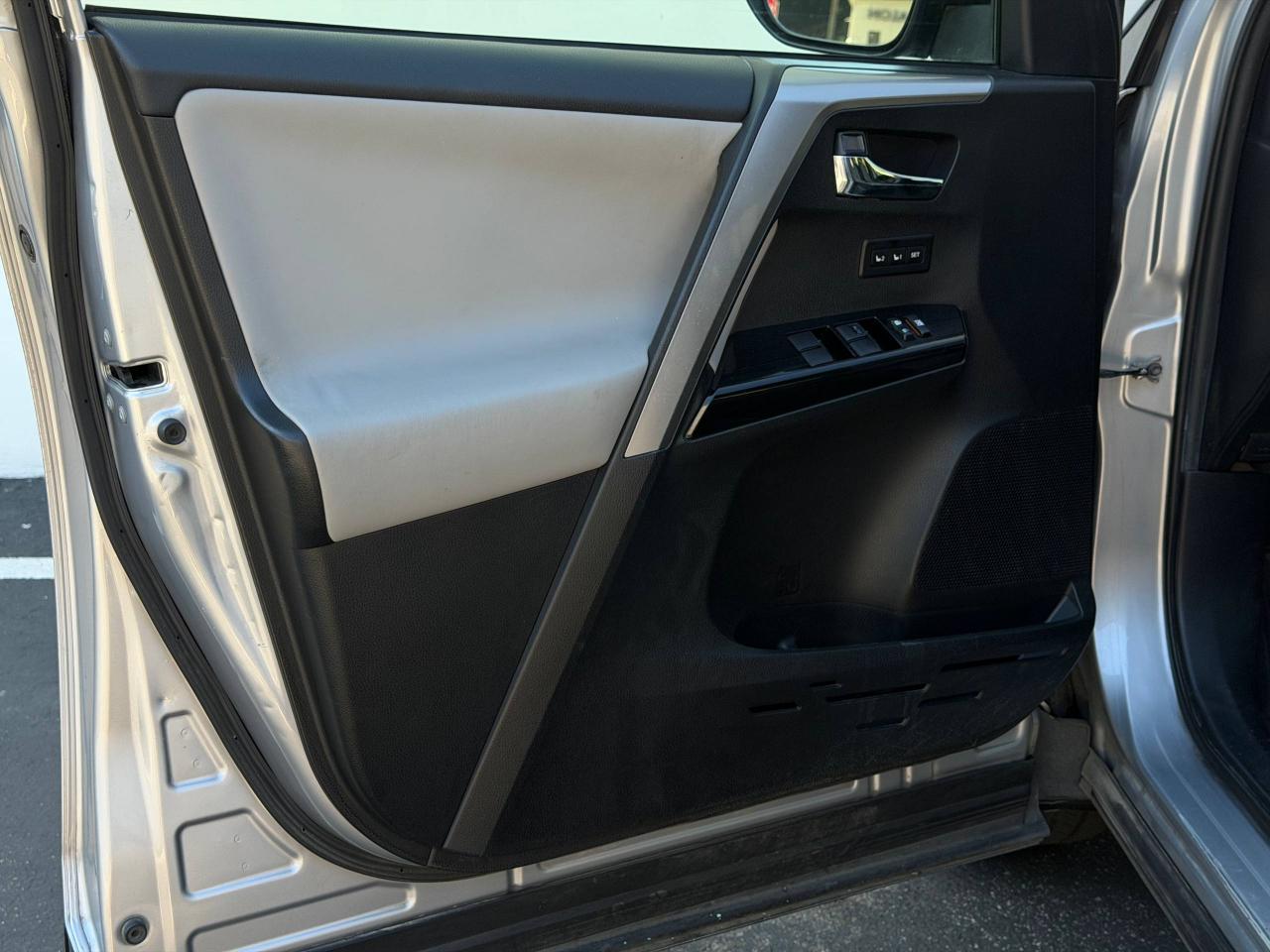 Toyota RAV4 Hybrid Limited 2017