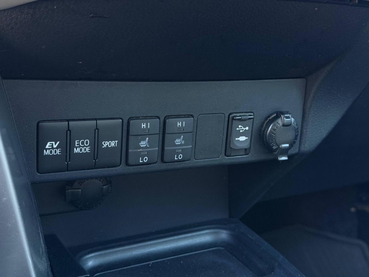 Toyota RAV4 Hybrid Limited 2017
