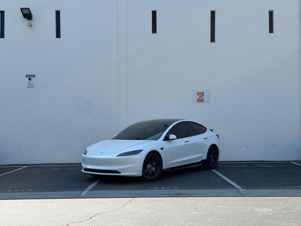 Tesla Model 3  2024