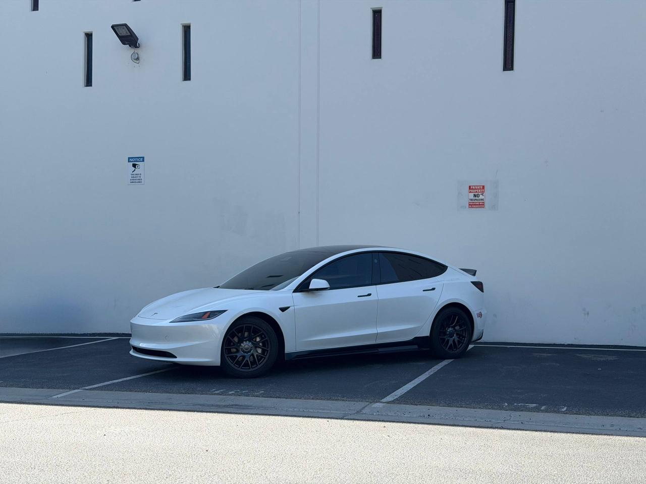Tesla Model 3  2024