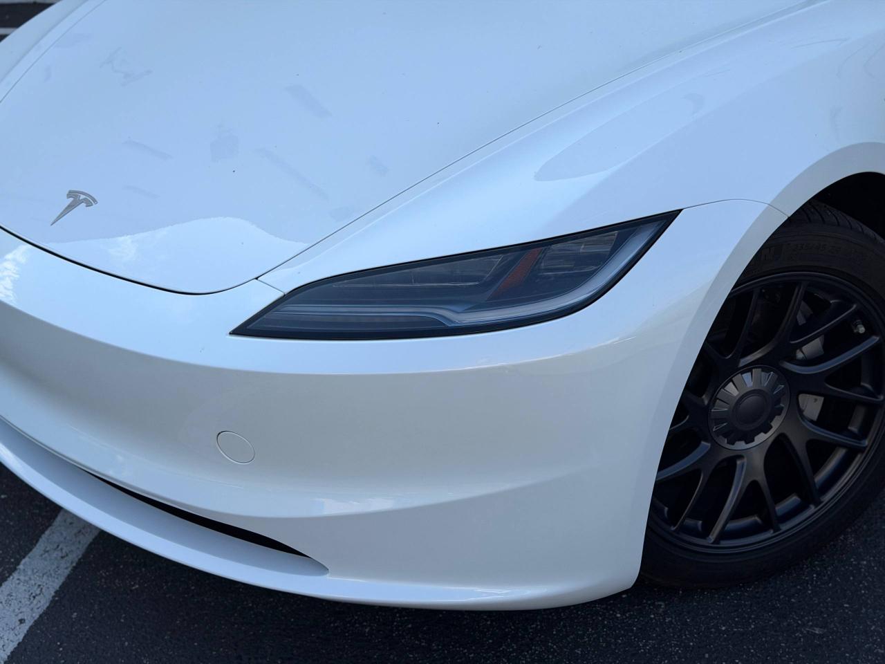 Tesla Model 3  2024