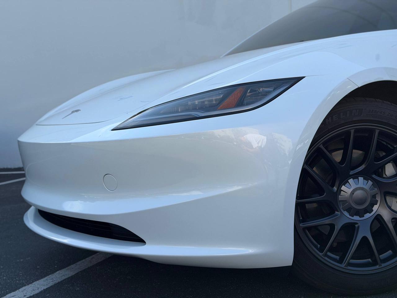 Tesla Model 3  2024