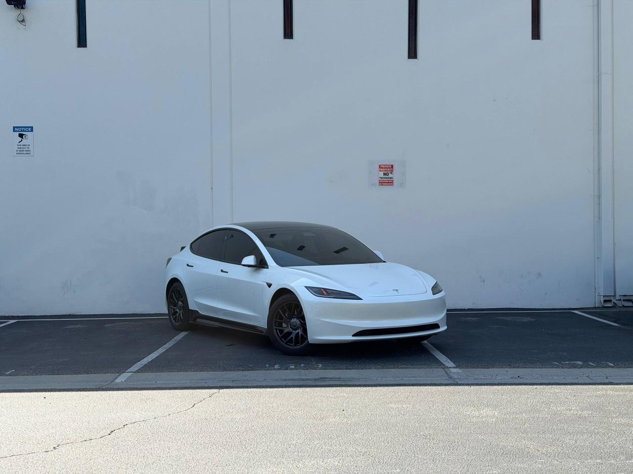 Tesla Model 3  2024