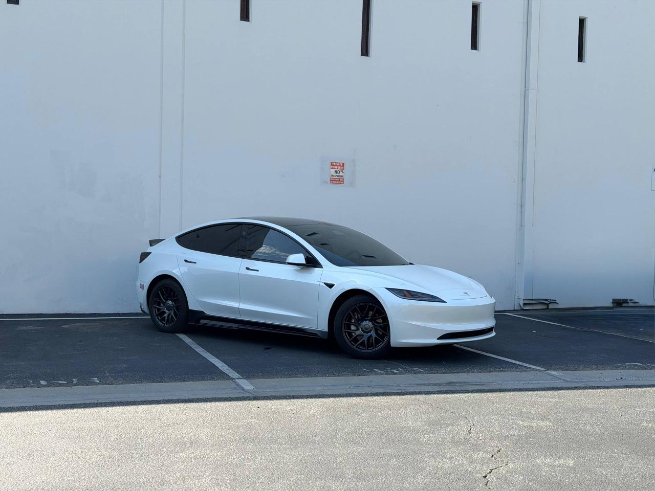 Tesla Model 3  2024