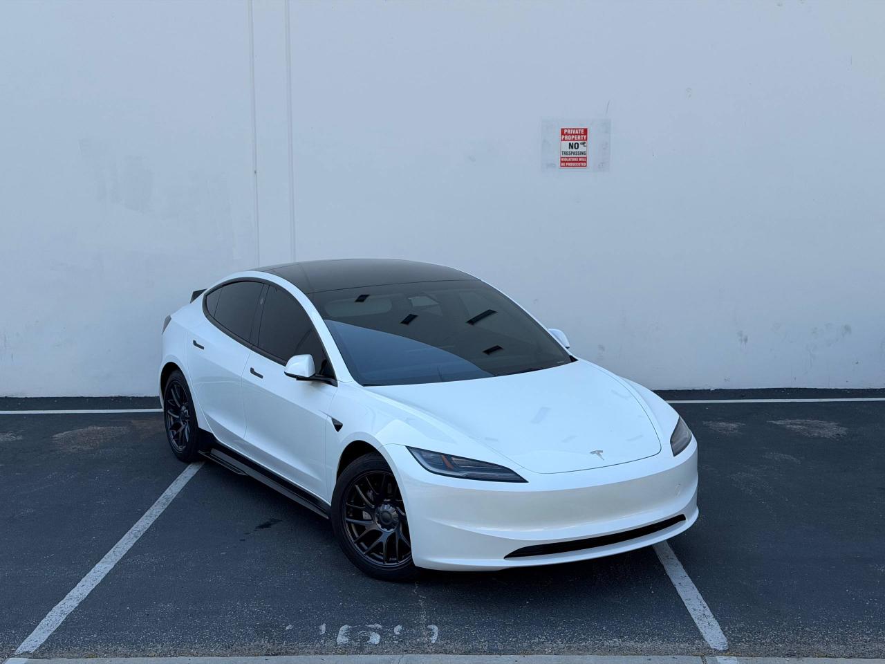 Tesla Model 3  2024